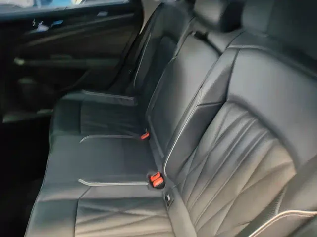 Volkswagen Passat — Фото автомобиля 16