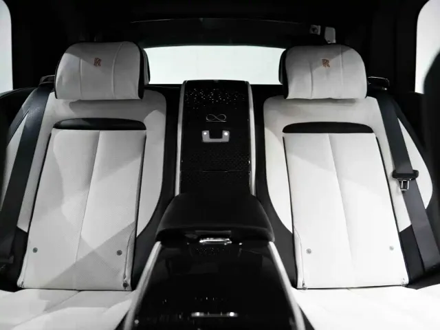 Rolls-Royce Cullinan — Фото автомобиля 25