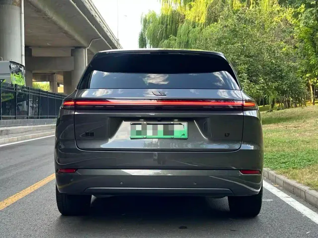 Li Auto L7 — Фото автомобиля 8