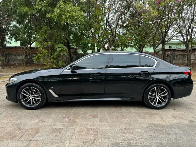 BMW 5 Series — Фото автомобиля 4