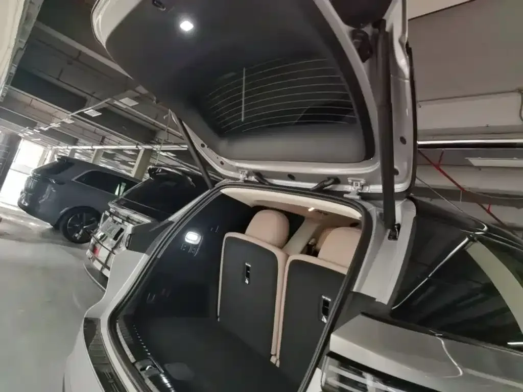 Li Auto Li i8 2025 Standard Edition — Фото автомобиля 18