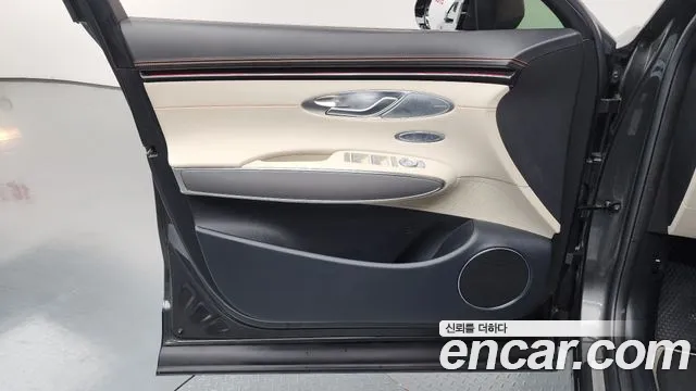 Genesis GV70 — Фото автомобиля 24
