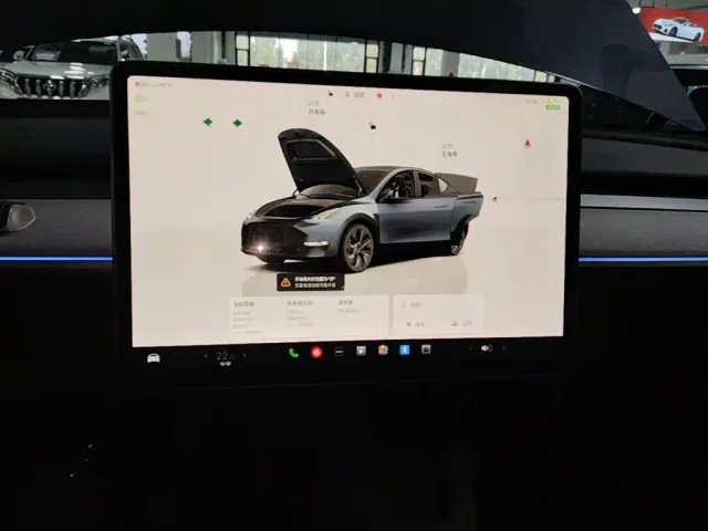Tesla Model Y — Фото автомобиля 12