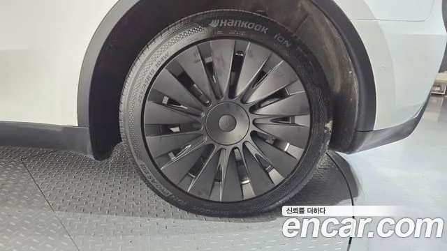 Tesla Model Y — Фото автомобиля 6