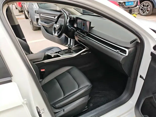Geely Emgrand — Фото автомобиля 7