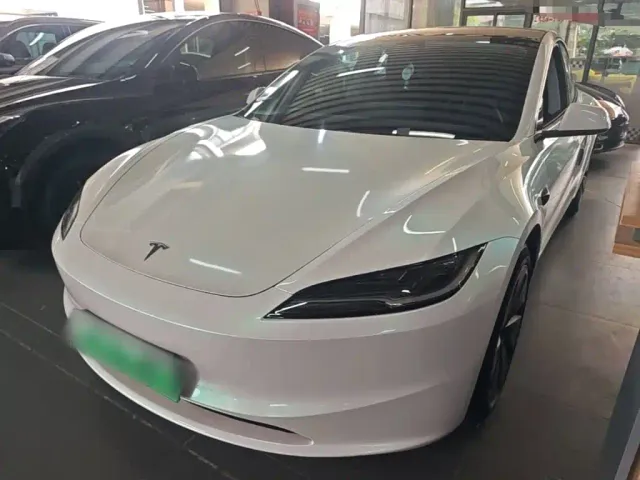Фотография автомобиля — Tesla Model 3