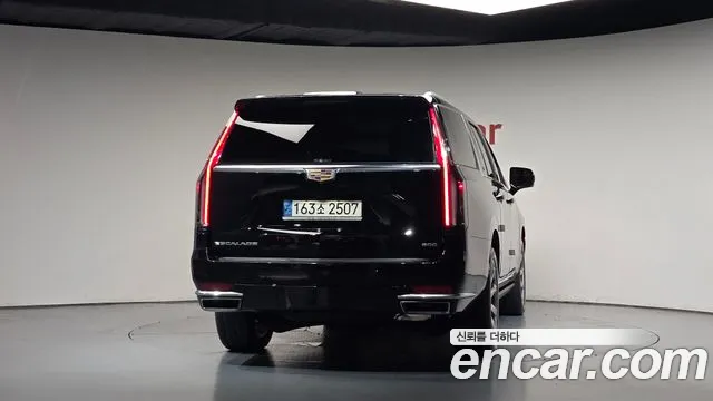 Cadillac Escalade — Фото автомобиля 4