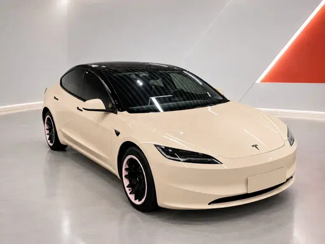 Tesla Model 3 — Фото автомобиля 3