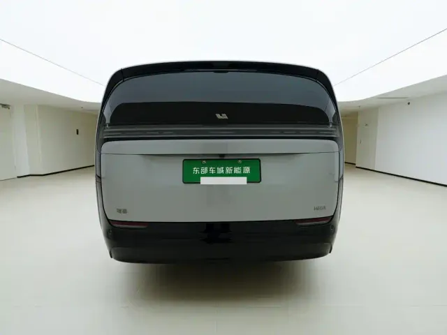 Li Auto MEGA — Фото автомобиля 6