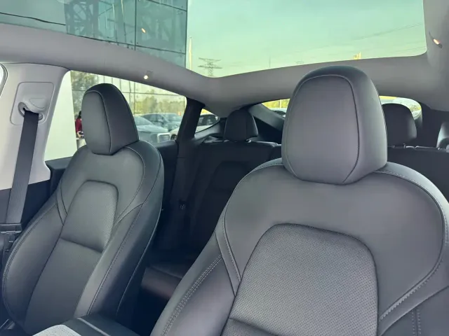 Tesla Model Y — Фото автомобиля 6
