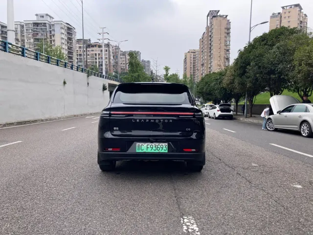 Leapmotor C10 — Фото автомобиля 13