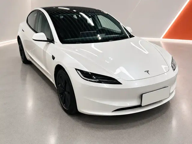 Tesla Model 3 — Фото автомобиля 3