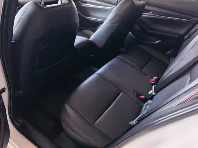 Mazda Axela — Фото автомобиля 11