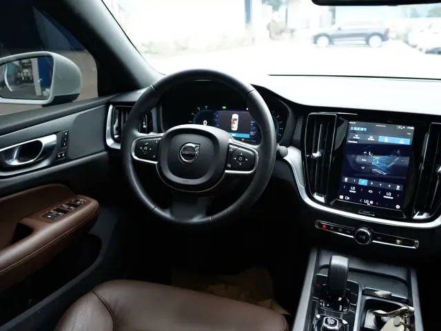 Volvo S60 — Фото автомобиля 14