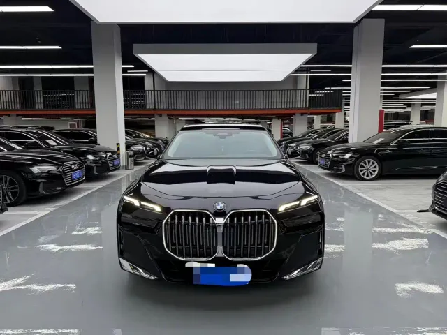 BMW 7 Series — Фото автомобиля 2