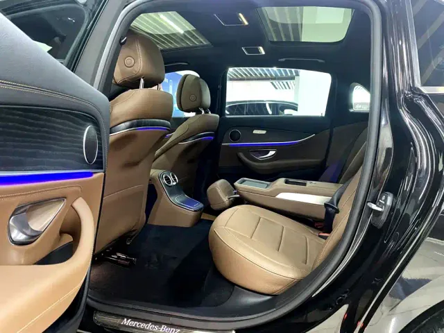 Mercedes-Benz E-Class — Фото автомобиля 12