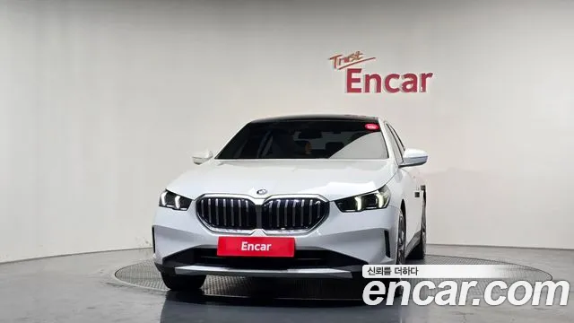 BMW 5 Series G60 — Фото автомобиля 3