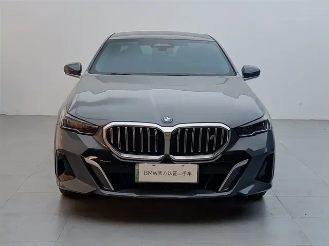 BMW i5 — Фото автомобиля 2