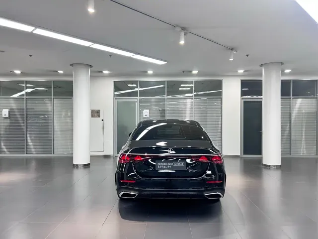Mercedes-Benz E-Class — Фото автомобиля 5