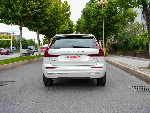Volvo XC60 — Фото автомобиля 16