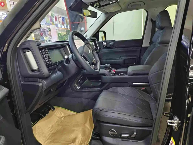BYD FangChengBao Leopard 5 — Фото автомобиля 4