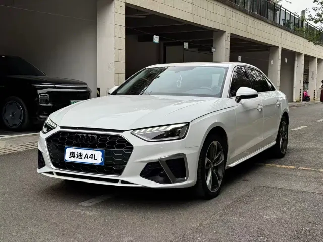 Фотография автомобиля — Audi A4L