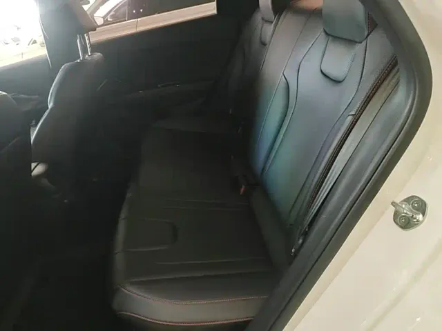 Hyundai Elantra — Фото автомобиля 16