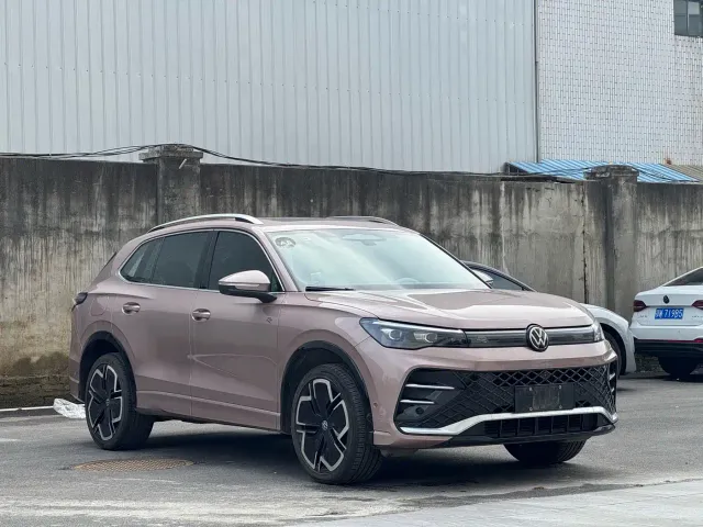Volkswagen Tiguan L — Фото автомобиля 3