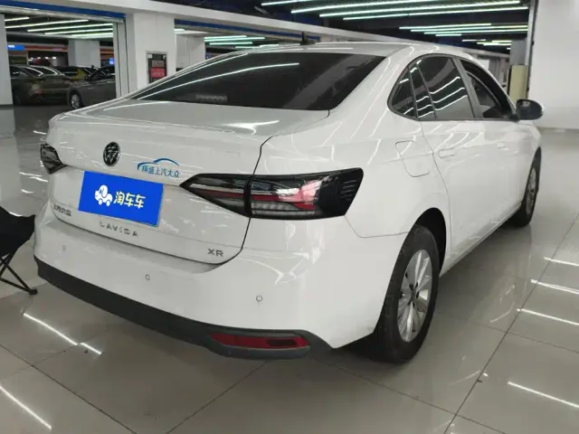Volkswagen Lavida — Фото автомобиля 3