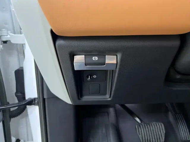 Land Rover Defender — Фото автомобиля 18
