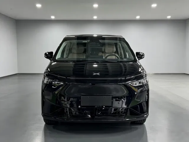 Xpeng X9 — Фото автомобиля 2
