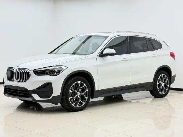 Фотография автомобиля — BMW X1
