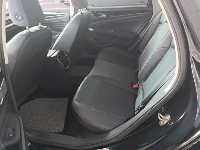 Volkswagen Passat — Фото автомобиля 16