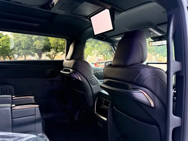 Toyota Alphard — Фото автомобиля 12