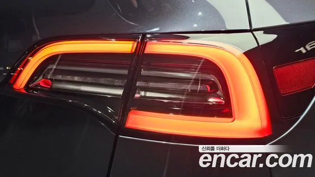 Tesla Model Y — Фото автомобиля 6