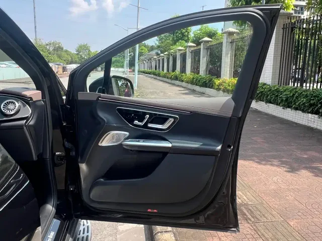 Mercedes-Benz EQE SUV — Фото автомобиля 10