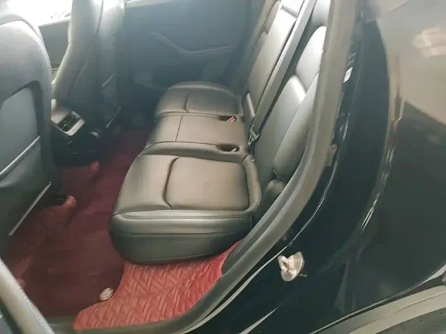 Tesla Model Y — Фото автомобиля 16