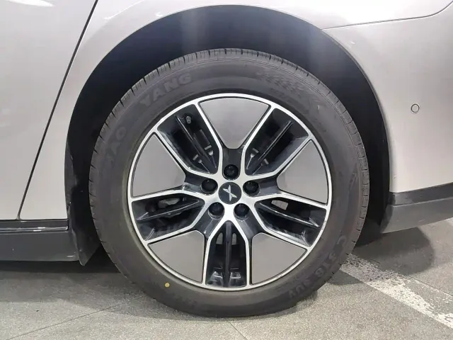 Xpeng P7 — Фото автомобиля 16