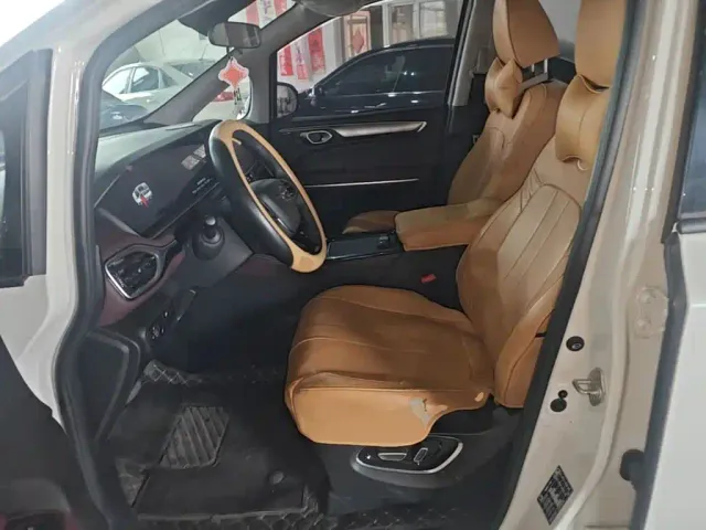 GAC Trumpchi M6 — Фото автомобиля 14
