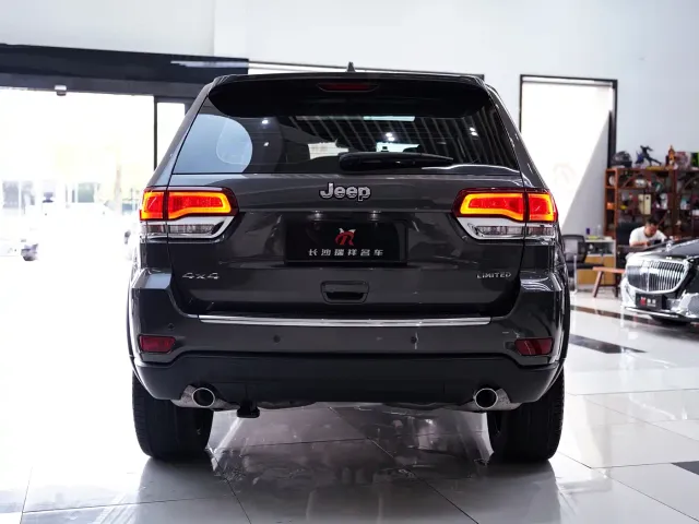 Jeep Grand Cherokee — Фото автомобиля 17