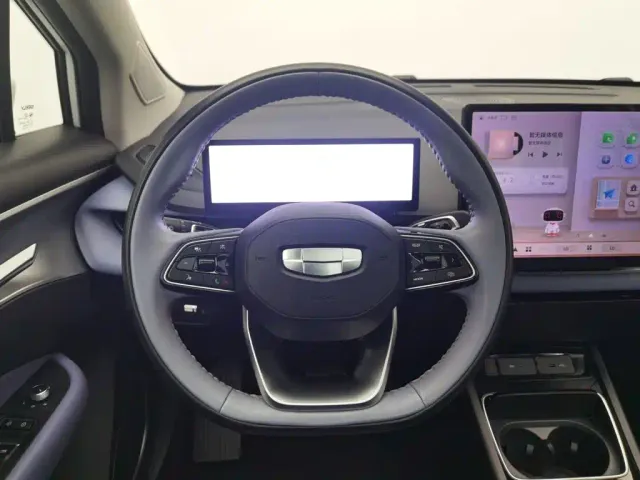 Geely Geometry M6 — Фото автомобиля 11