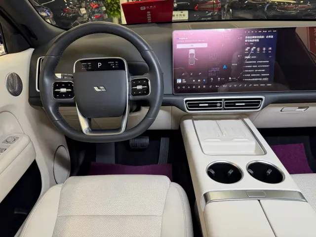 Li Auto L8 — Фото автомобиля 17