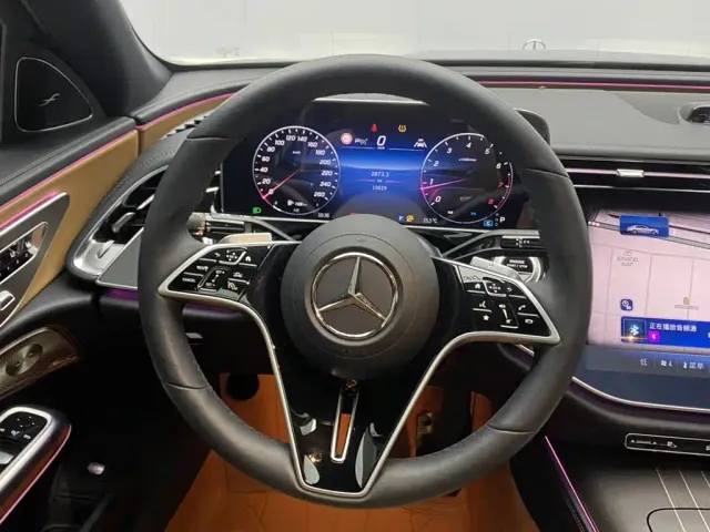 Mercedes-Benz E-Class — Фото автомобиля 14