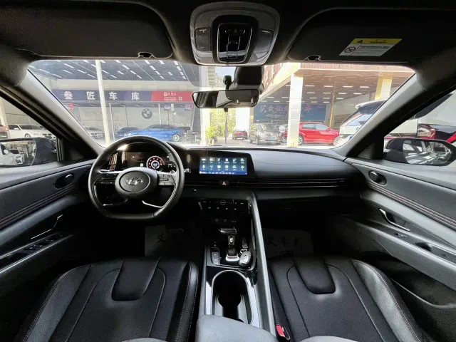 Hyundai Elantra — Фото автомобиля 5