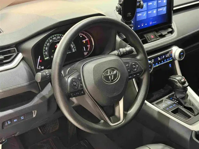 Toyota RAV4 — Фото автомобиля 13