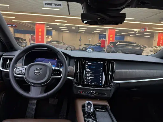Volvo S90 — Фото автомобиля 12