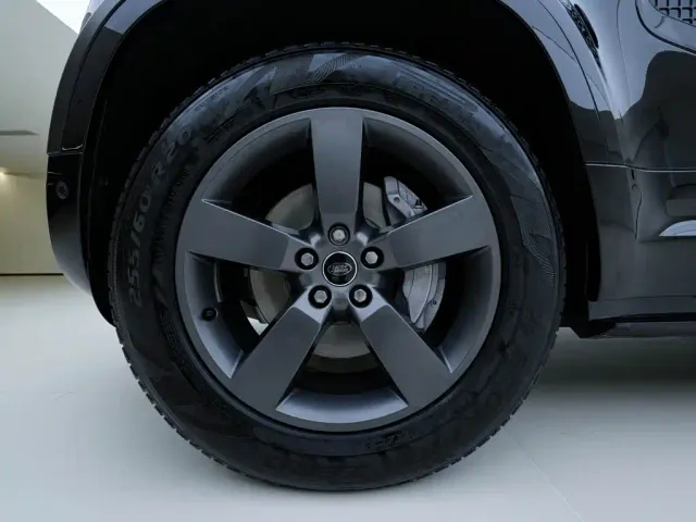 Land Rover Defender — Фото автомобиля 12