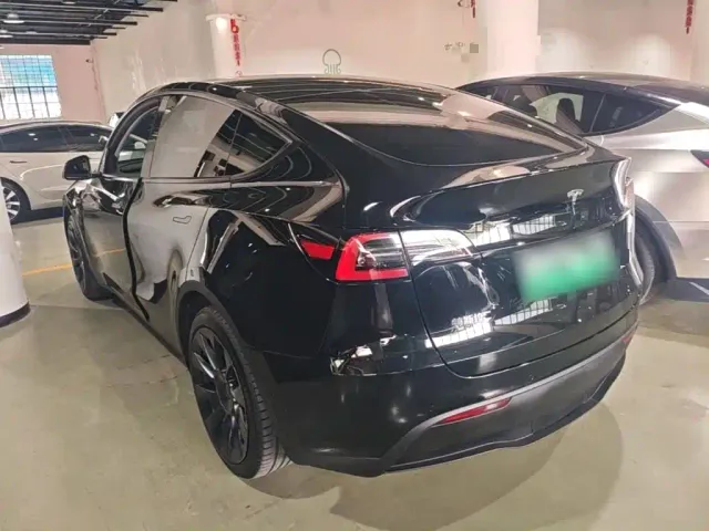 Tesla Model Y — Фото автомобиля 4