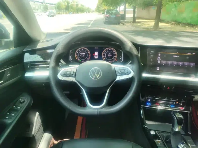 Volkswagen Passat — Фото автомобиля 10