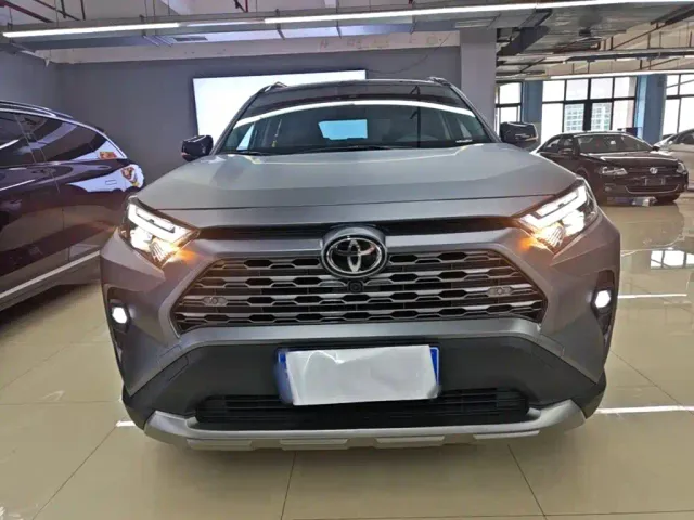 Toyota RAV4 — Фото автомобиля 2